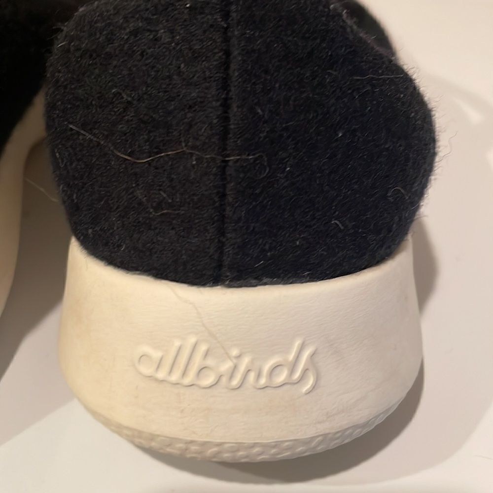 AllBirds wool black tennis shoes. They are a woman’s size 8 - Picture 7 of 9
